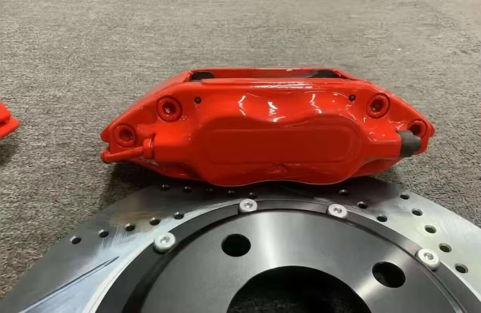 새로운 고성능 알루미늄 합금 레이싱 브레이크 캘리퍼 키 - Forged Front Brake Caliper 4 Piston 리뷰 및 가격