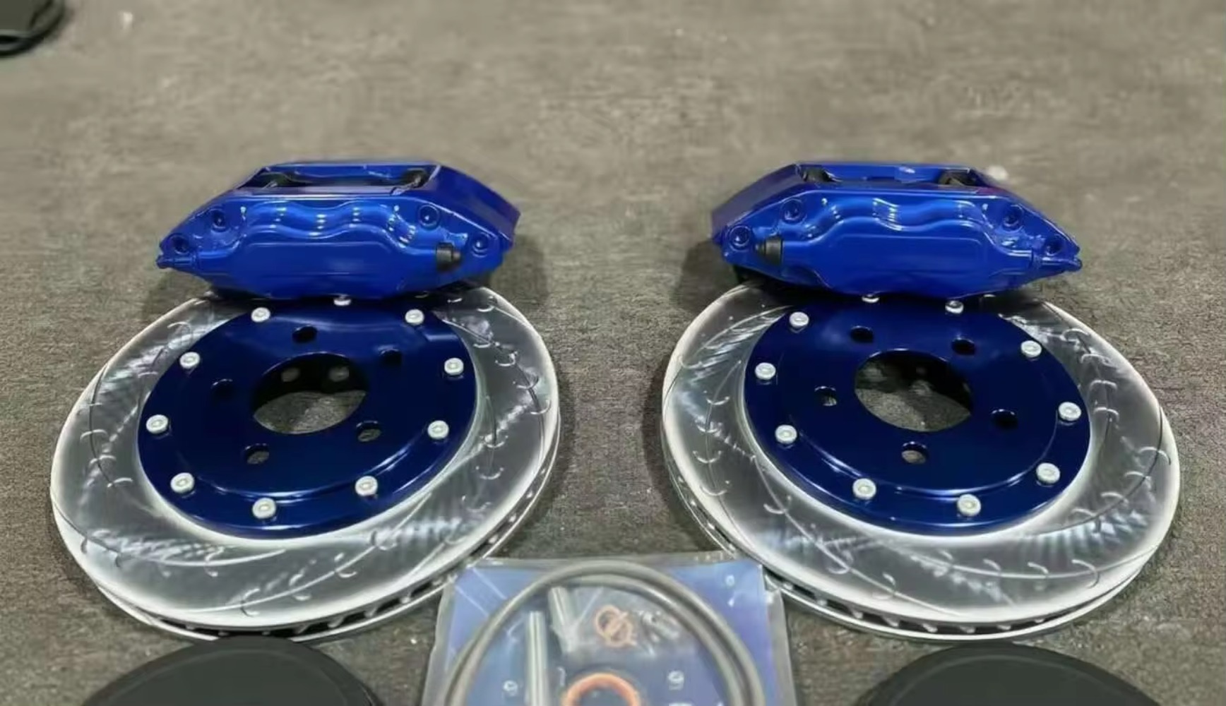 새로운 고성능 알루미늄 합금 레이싱 브레이크 캘리퍼 키 - Forged Front Brake Caliper 4 Piston 리뷰 및 가격